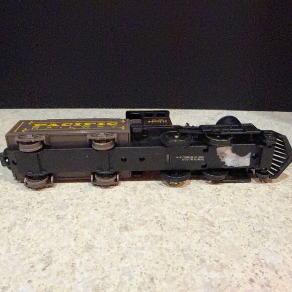 Toysmith 10" Classic Steam Engine Pull Back, Pacific Railway, 2012 r - Picture 4 of 5